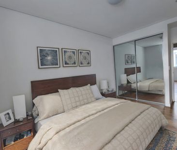 TERRIFIC 2 BEDROOM 2 BATHROOM APARTMENT - Photo 3