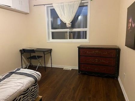 For Lease - 124 Overture Road, Toronto, Ontario - Photo 3