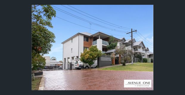 Spacious 3 x 2 Apartment with Private Courtyard – Minutes from the City! - Photo 1