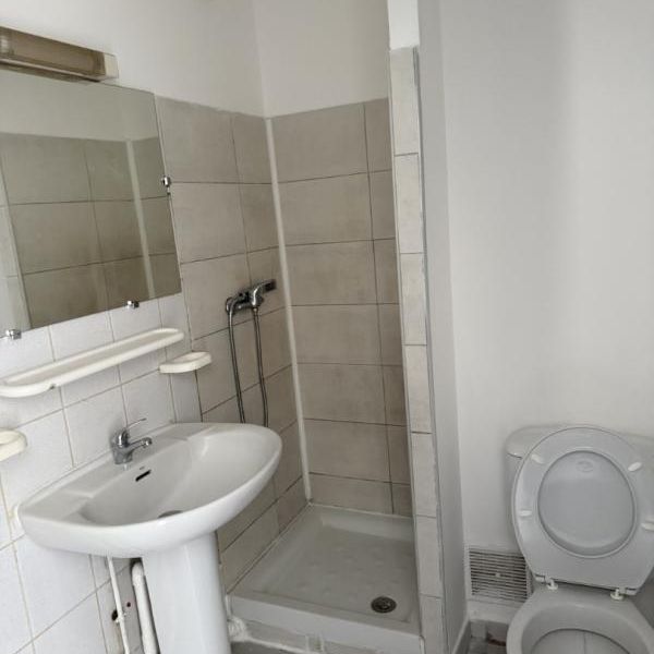 Location Appartement 1 pièce 22m² ST DENIS 97400 - Photo 2