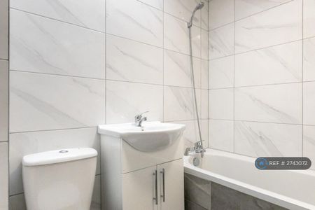 6 bedroom terraced house to rent - Photo 5