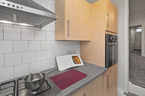 4 bedroom terraced house to rent - Photo 1
