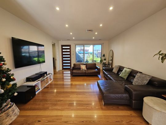 2/34 Loranne Street, Bentleigh VIC 3204 - House For Rent | Domain - Photo 1