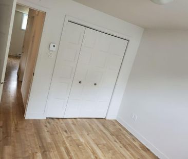 GRAND 3 ½ À LOUER DANS UN IMMEUBLE RECENT – DISPONIBLE 1ER DECEMBRE. - Photo 1