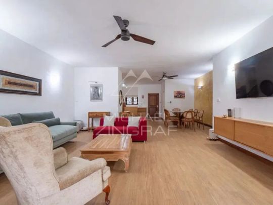 Élégant duplex meublé de 3 chambres en suite avec jardin – Rivière Noire - Photo 1