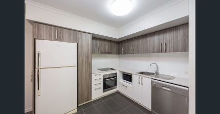 Modern Apartment - Close to University, Hospital and Lavarack Barracks - Photo 3