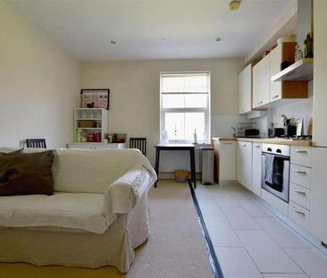 Nutfield Road, Redhill, RH1 - Photo 4