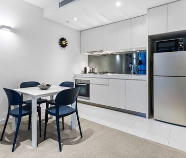 Fully Furnished Inner-City Living in Melbourne's Paris End - Photo 5