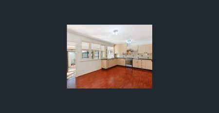WELL PRESENTED LARGE 3 BEDROOM HOME - Photo 2