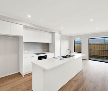 7 Bellini St, Deanside, Vic 3336 - Photo 4