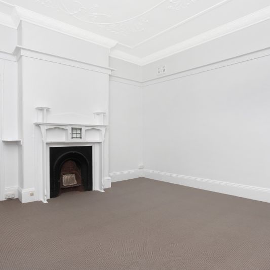 Large One Bedroom Apartment + Sunroom In The Heart Of Bronte! - Photo 1