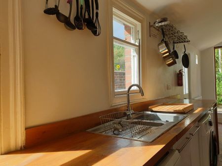 5 bedroom terraced house to rent - Photo 3