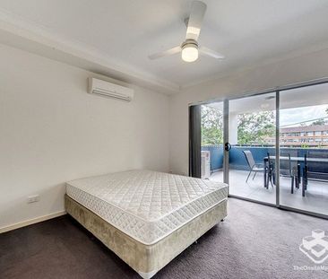 Spacious corner two bedroom unit with huge balcony - Photo 4