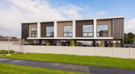 Mission Bay Terraces - Views, Sun, Location - Photo 4