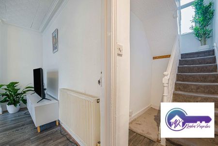 1 bedroom in a flat share to rent - Photo 5