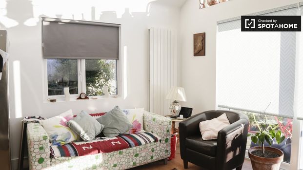 Room for rent in 2-bedroom house in Killiney, Dublin - Photo 1