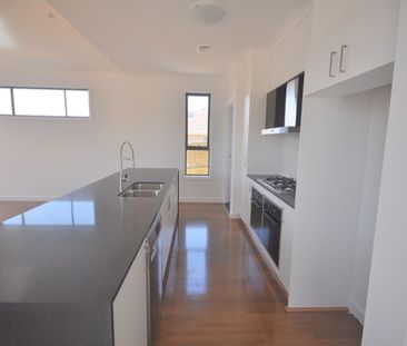 Spacious Family Home in Quiet North Kellyville - Photo 2