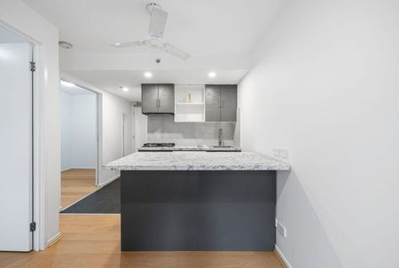 Stylish One Bedroom plus study - Photo 2