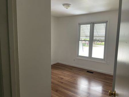 For Lease - 6 Wall Court Unit# Main, Barrie, Ontario - Photo 3