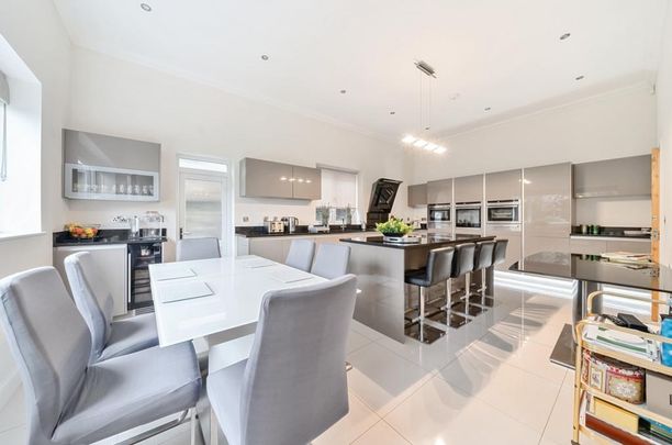 8 bedroom house to rent - Photo 1