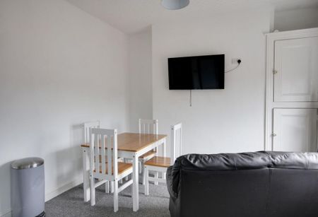 4 bedroom house of multiple occupation to rent - Photo 2