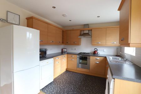 5 bedroom townhouse to rent - Photo 2