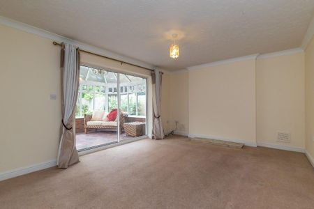 4 bedroom detached house to rent - Photo 2