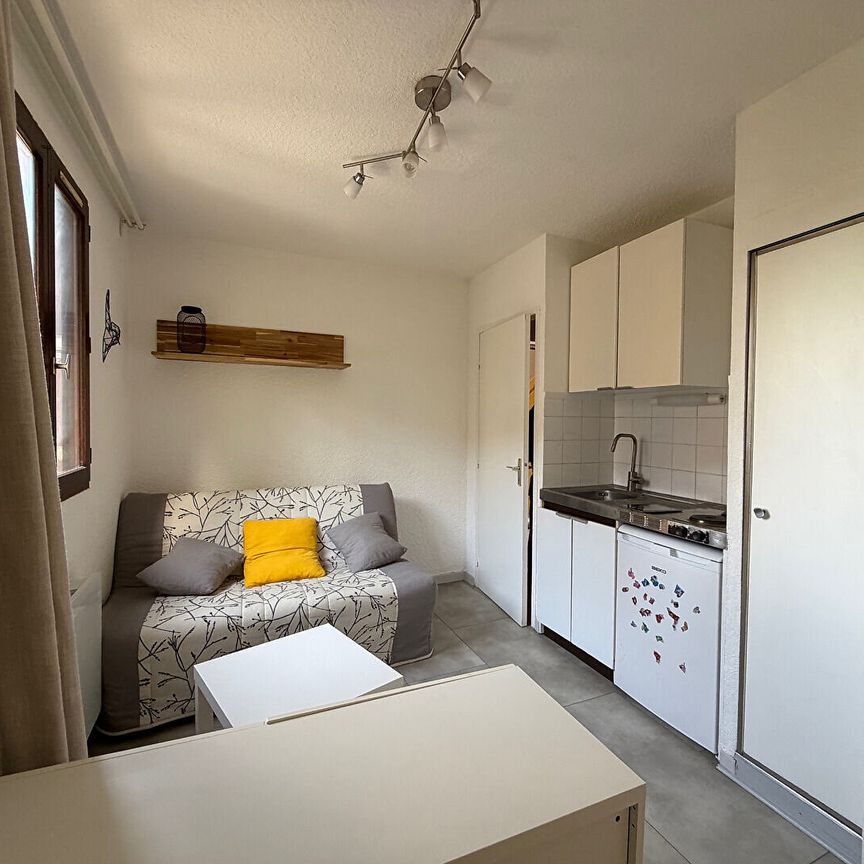 AIX EN PROVENCE - A LOUER - PROCHE FACS - STUDIO MEUBLE AVEC PARKING - Photo 1
