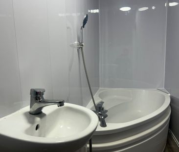 2 Bed Flat, Saint Albans Road, IG3 - Photo 6