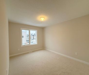For Lease - 515 Galanthus Walk, Kanata, Ontario - Photo 3