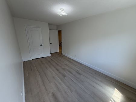 For Lease - 3964 Stardust Drive, Mississauga, Ontario - Photo 2