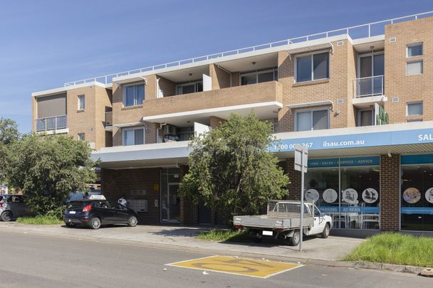 Spacious Unit in Prime Location - Photo 1