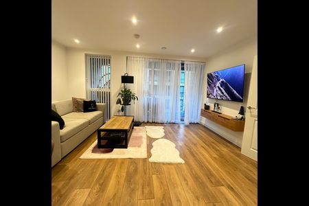 2 Bed Flat, Mahindra Way, E6 - Photo 2