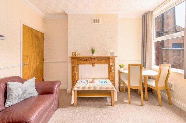 4 bedroom terraced house to rent - Photo 1