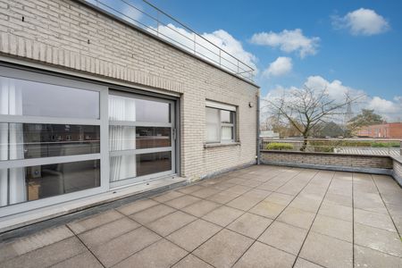 APPARTEMENT MET 2 SLPKS EN 2 GARAGES OP 1e VERD. - Photo 3