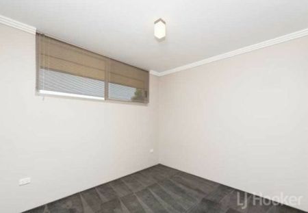 Modern Two Bedroom Ensuite Unit - Photo 5