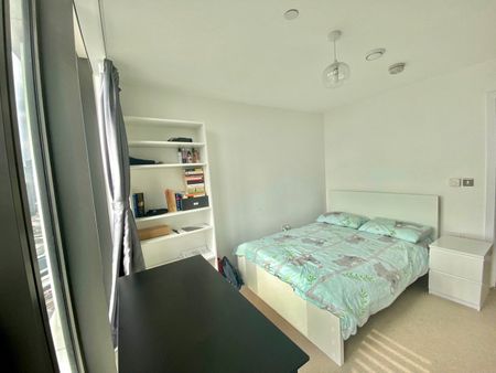 2 Bed Flat, Stratosphere Tower, E15 - Photo 5