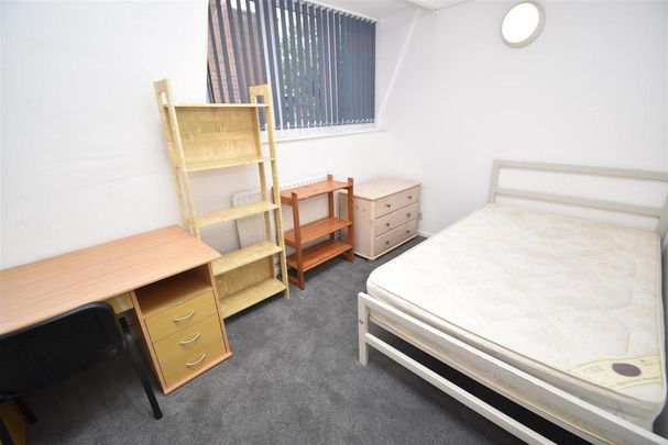 6 bedroom flat to rent - Photo 1