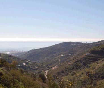 A Three Bedroom Detached Country Villa For Long Term In Torrox - Photo 1