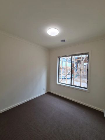 “ALMOST BRAND NEW PERFECT HOME, PERFECT LOCATION” - Photo 2