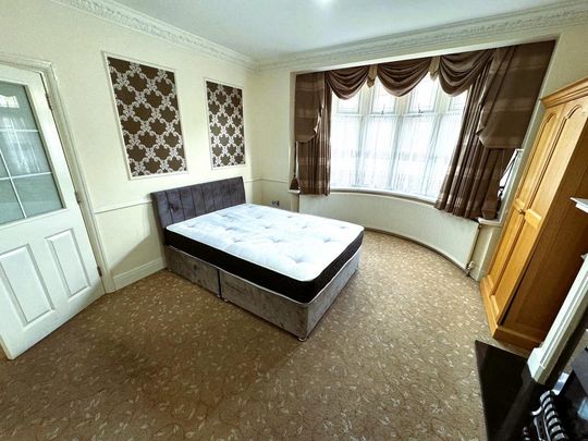 6 bedroom semi-detached house to rent - Photo 1