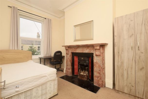 6 bedroom Student Terraced House to rent in Larkspur Terrace, Jesmond, Newcastle Upon Tyne, Ne2 - Photo 1