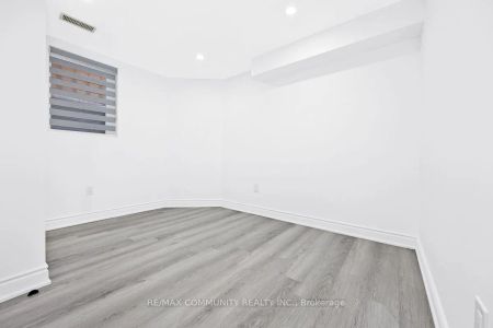 64 Fallstar Crescent #Basement Unit - Photo 4
