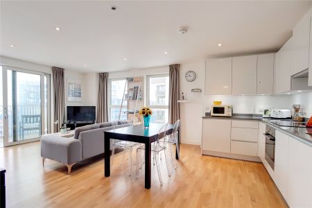 Meander House, Logan Close, London, E20 - Photo 2