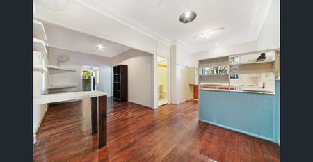 Spacious Beachside Home With Charm & Convenience - Photo 5