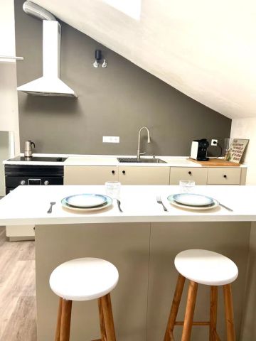 Alquiler de ático en Plaza de la Aurora - Photo 3