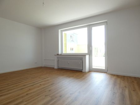 *** Attraktive 3-Zi.-Whg. mit Balkon! Erstbezug nach Sanierung! *** - Photo 2
