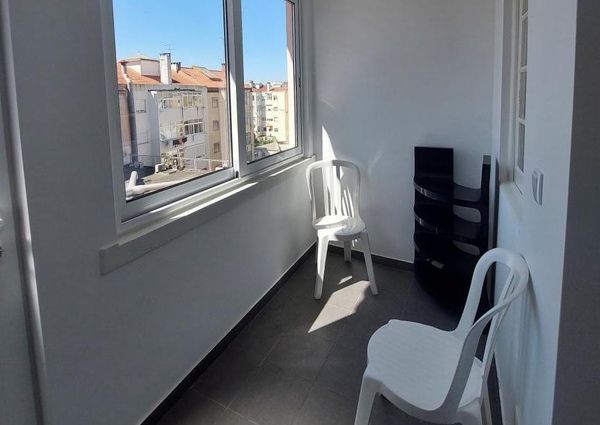 Quartos na Amadora frente a Estacao de Comboios