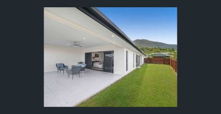 Designer Redlynch Family Home - A cut above the rest! - Photo 5