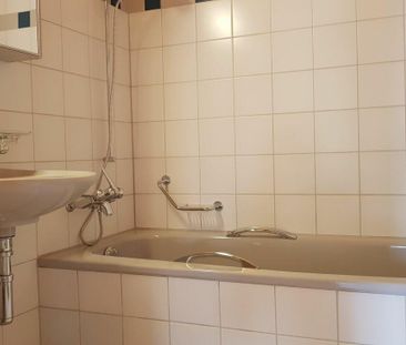 traumhafte Dachwohnung mit Galerie und Balkon an top Lage - Photo 2